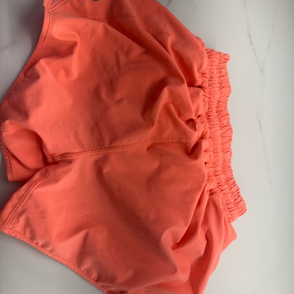 Lululemon Hotty Hot 2.5” lined Women's Athletic Shorts - Picture 2 of 4